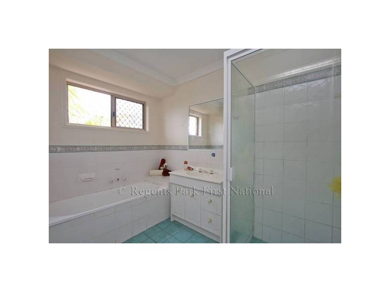 6 Noble Court, Regents Park QLD 4118