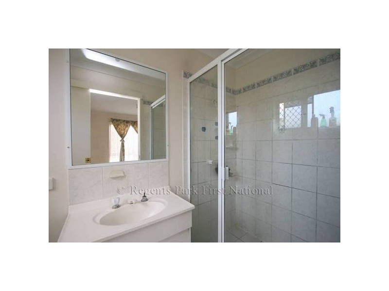 6 Noble Court, Regents Park QLD 4118