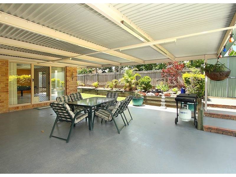 13 Barcoo Ct, Hillcrest QLD 4118