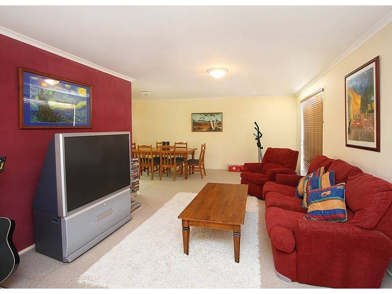 13 Barcoo Ct, Hillcrest QLD 4118