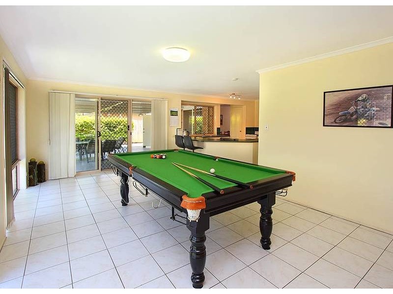 13 Barcoo Ct, Hillcrest QLD 4118