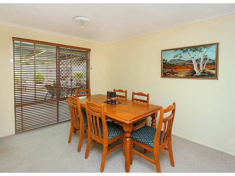 13 Barcoo Ct, Hillcrest QLD 4118