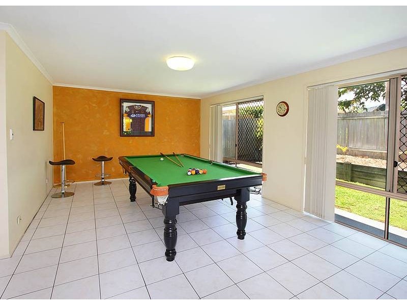 13 Barcoo Ct, Hillcrest QLD 4118