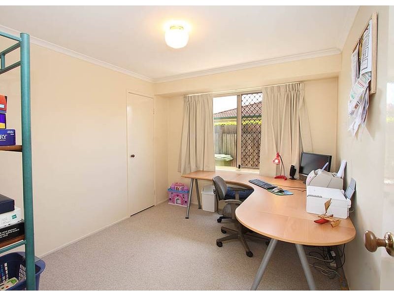 13 Barcoo Ct, Hillcrest QLD 4118