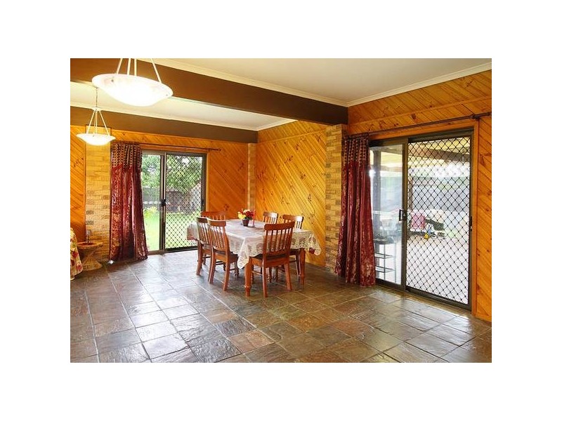 64 Peverell Street, Hillcrest QLD 4118