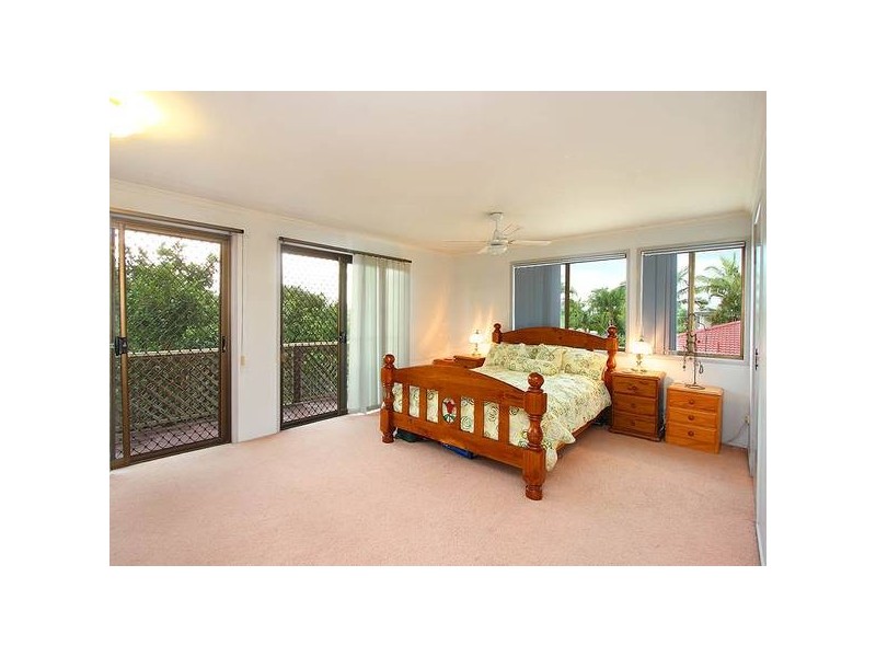 64 Peverell Street, Hillcrest QLD 4118