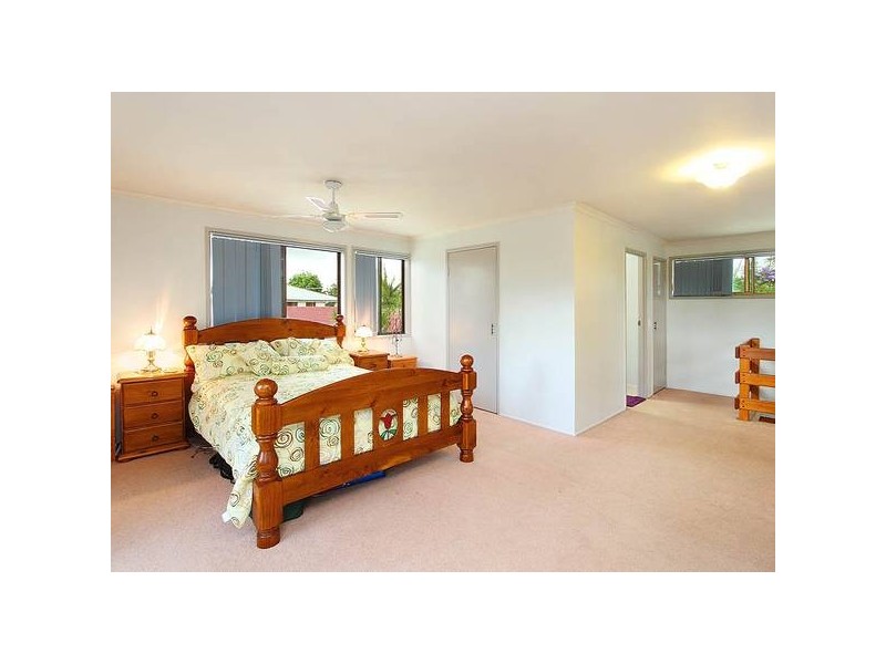 64 Peverell Street, Hillcrest QLD 4118