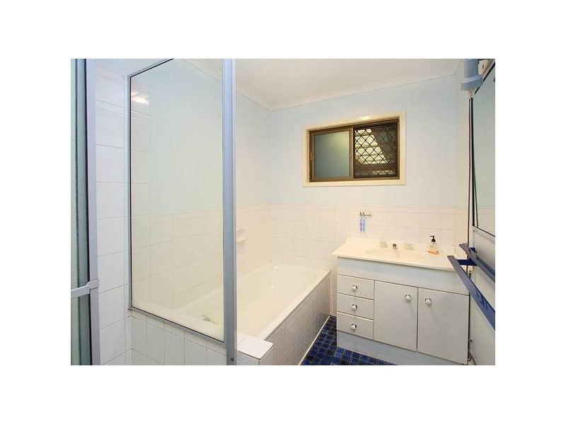 64 Peverell Street, Hillcrest QLD 4118