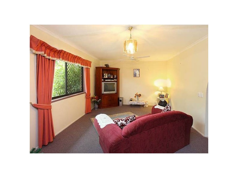 64 Peverell Street, Hillcrest QLD 4118
