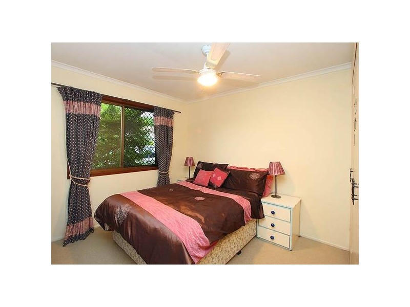 64 Peverell Street, Hillcrest QLD 4118