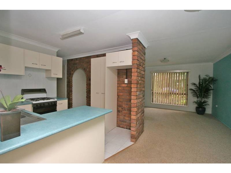 4 Bottlebrush Drive, Regents Park QLD 4118