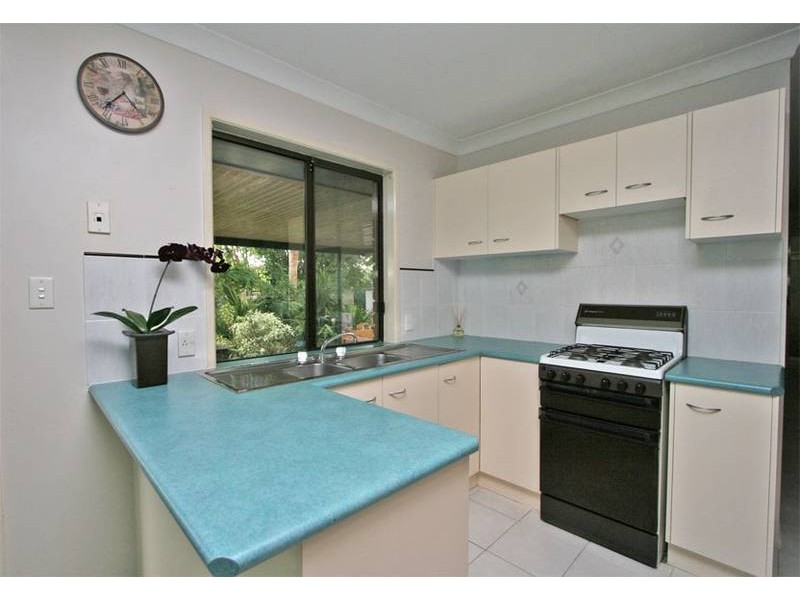 4 Bottlebrush Drive, Regents Park QLD 4118