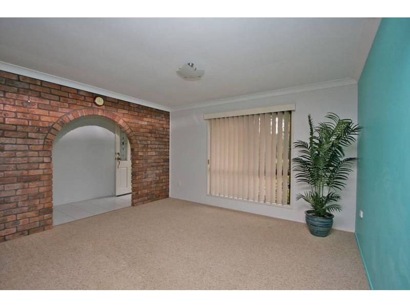 4 Bottlebrush Drive, Regents Park QLD 4118