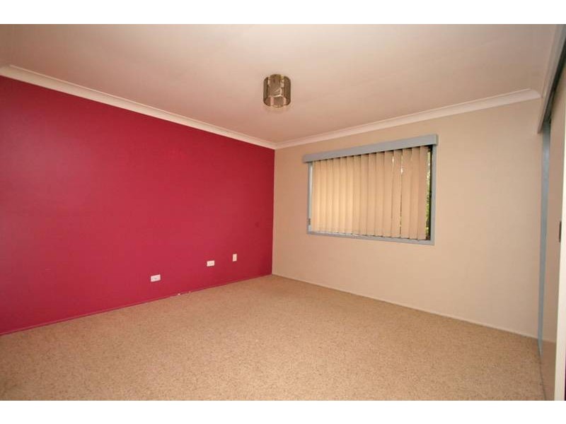 4 Bottlebrush Drive, Regents Park QLD 4118