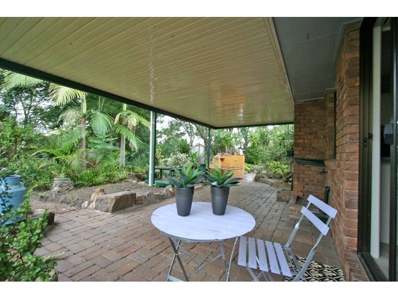 4 Bottlebrush Drive, Regents Park QLD 4118