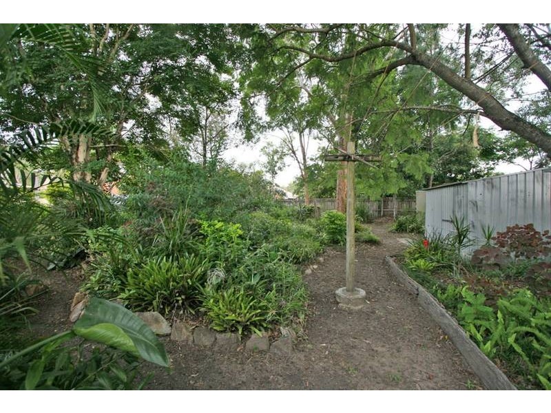 4 Bottlebrush Drive, Regents Park QLD 4118