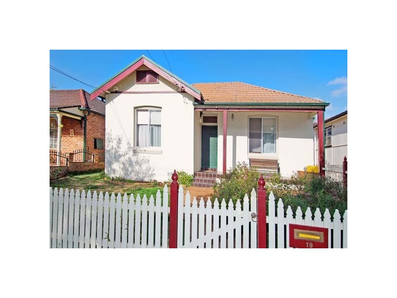 19 Medora Street, Cabarita NSW 2137