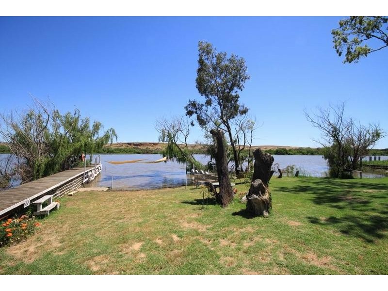 1 Murray Tce, Cowirra via, Mannum SA 5238