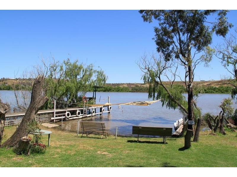 1 Murray Tce, Cowirra via, Mannum SA 5238