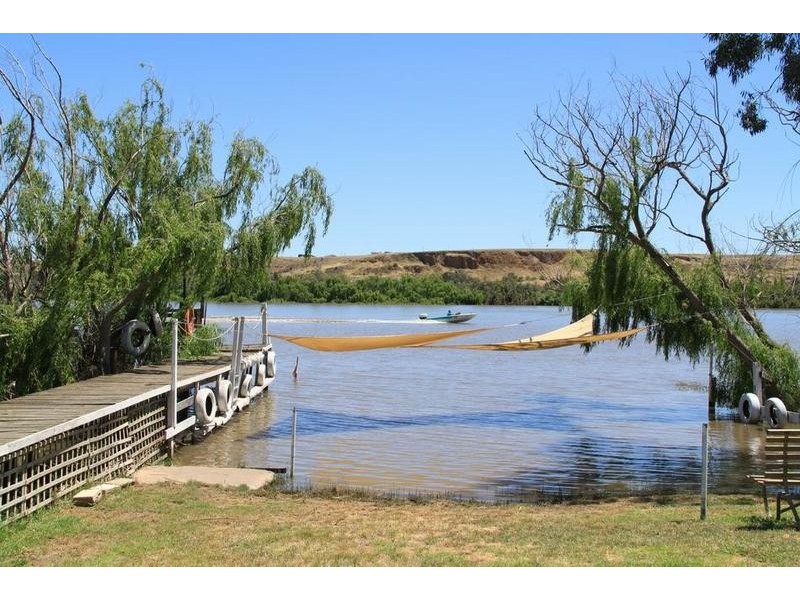 1 Murray Tce, Cowirra via, Mannum SA 5238