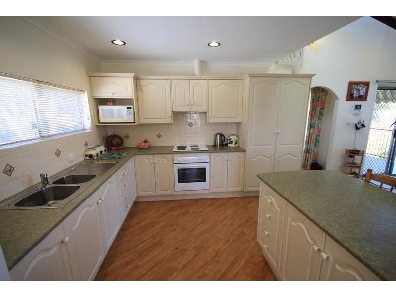 1 Murray Tce, Cowirra via, Mannum SA 5238