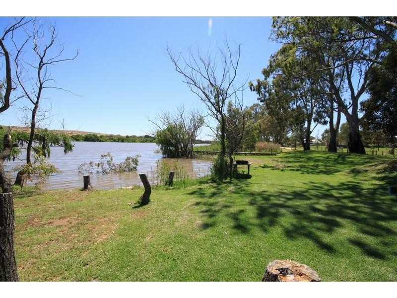 1 Murray Tce, Cowirra via, Mannum SA 5238