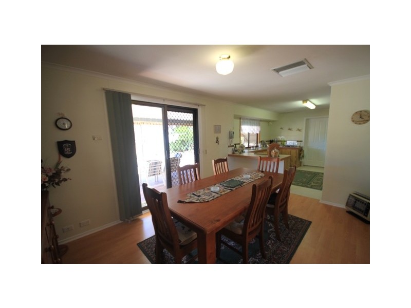 36 Phillip Avenue, Swan Reach SA 5354