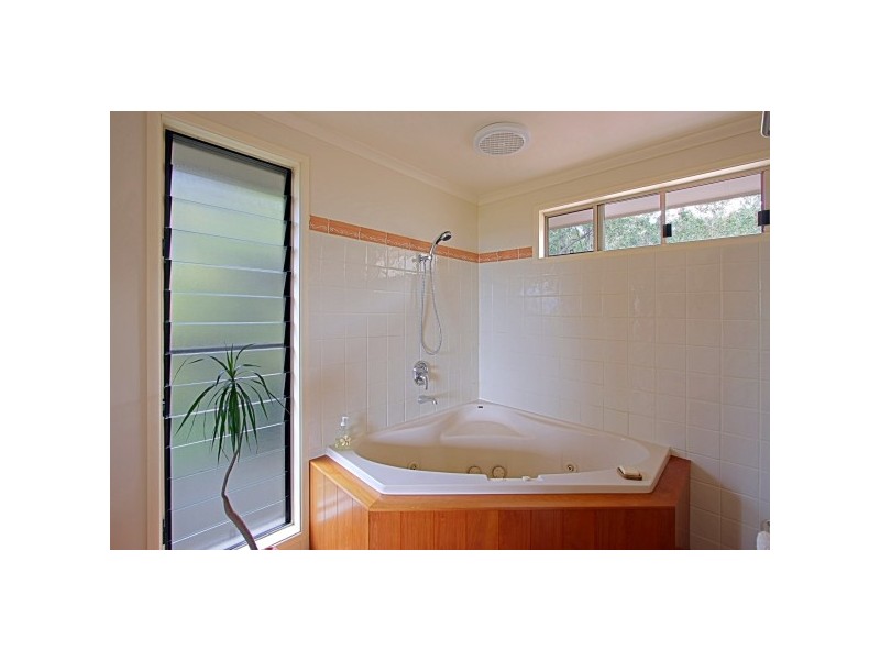 11 Hakea Crescent, Suffolk Park NSW 2481