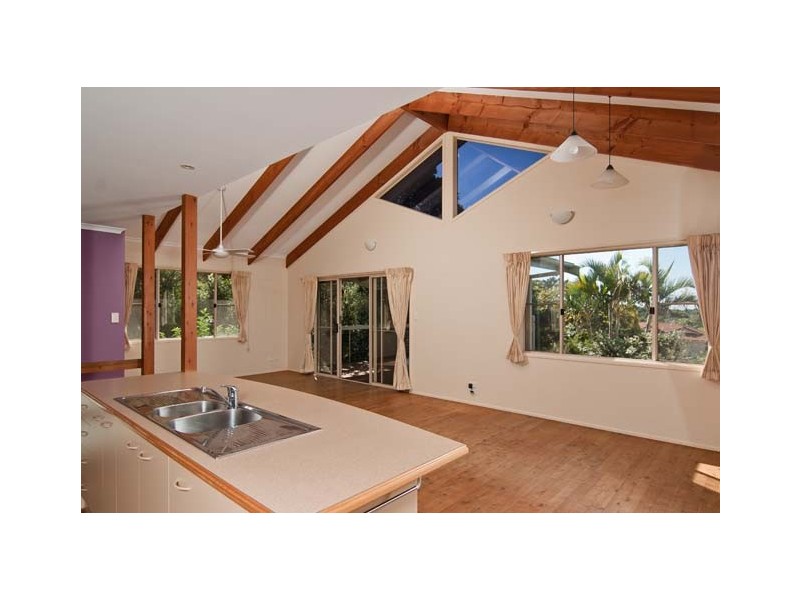 11 Hakea Crescent, Suffolk Park NSW 2481