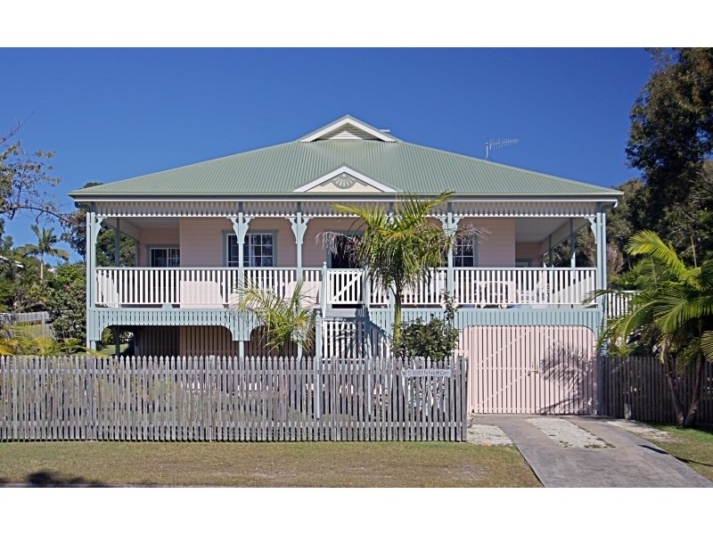 2 Bottlebrush Crescent, Suffolk Park NSW 2481
