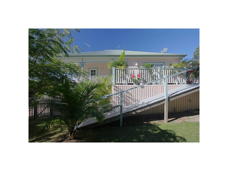 2 Bottlebrush Crescent, Suffolk Park NSW 2481
