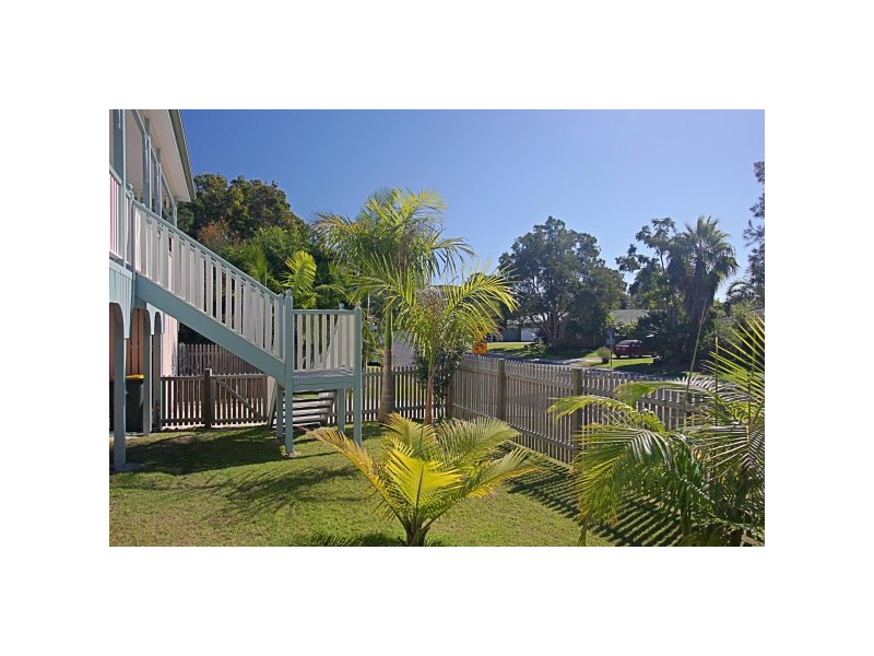 2 Bottlebrush Crescent, Suffolk Park NSW 2481
