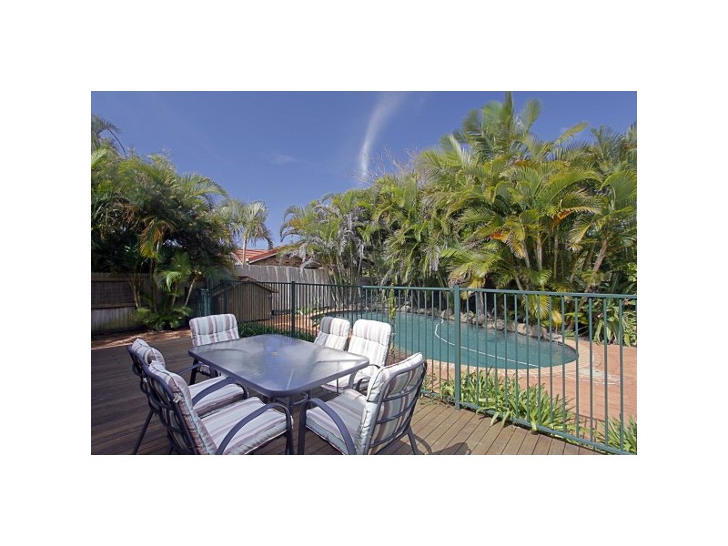 6 Teak Circuit, Suffolk Park NSW 2481