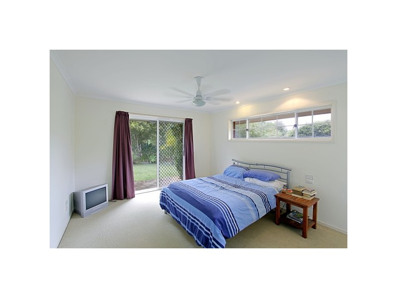 6 Teak Circuit, Suffolk Park NSW 2481