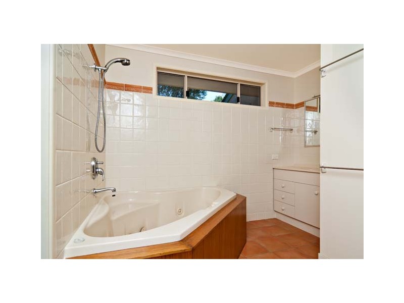 11 Hakea Crescent, Suffolk Park NSW 2481