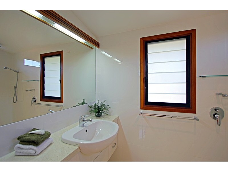 5 Oceanside Place, Suffolk Park NSW 2481