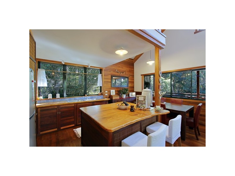 10 Bottlebrush Crescent, Suffolk Park NSW 2481