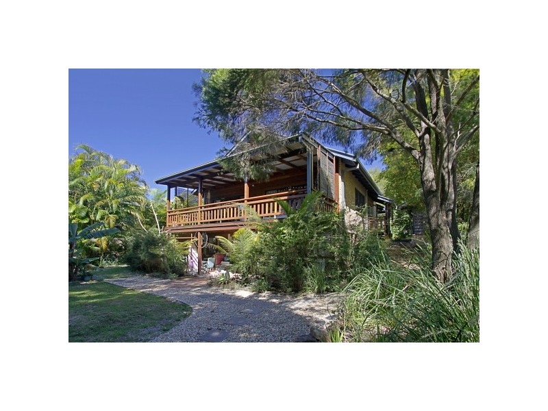 10 Bottlebrush Crescent, Suffolk Park NSW 2481