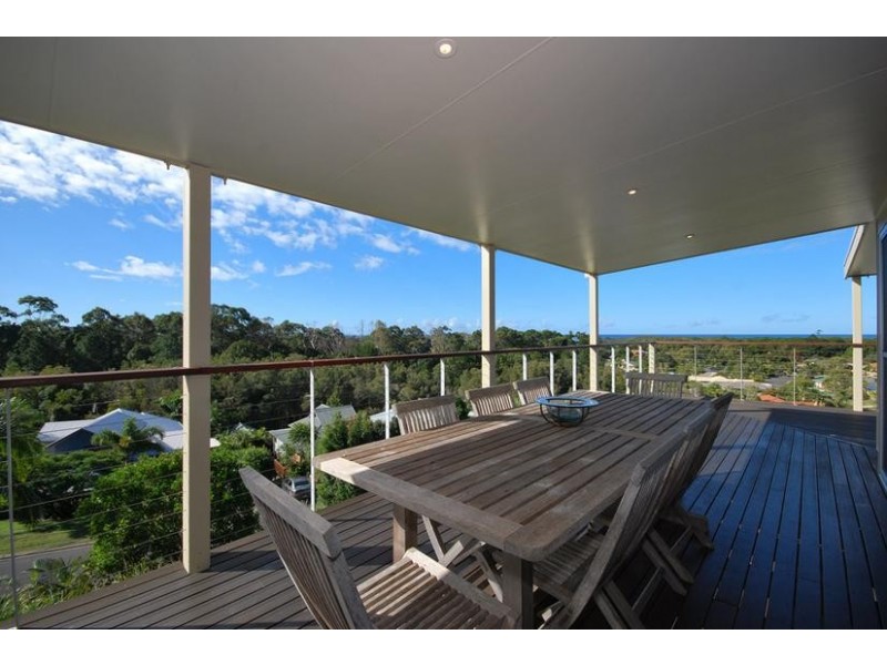 11 Hoop Pine Lane, Suffolk Park NSW 2481