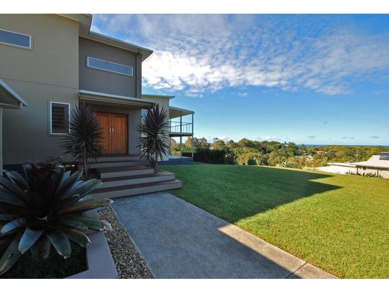 11 Hoop Pine Lane, Suffolk Park NSW 2481