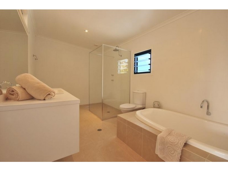 11 Hoop Pine Lane, Suffolk Park NSW 2481