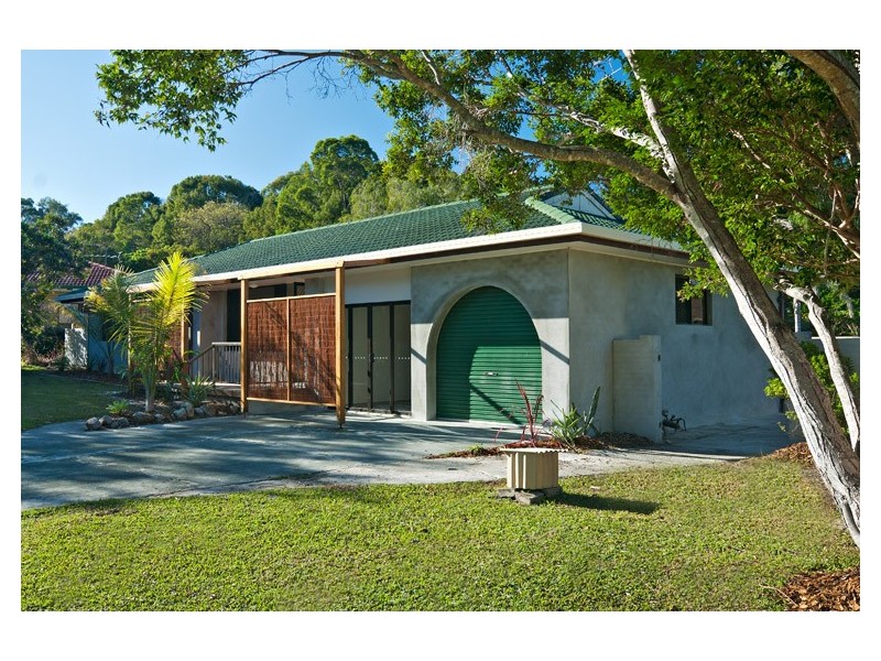 2 Inderwong Avenue, Ocean Shores NSW 2483