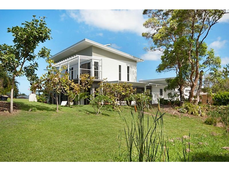 House 2/33 Coogera Circuit, Suffolk Park NSW 2481