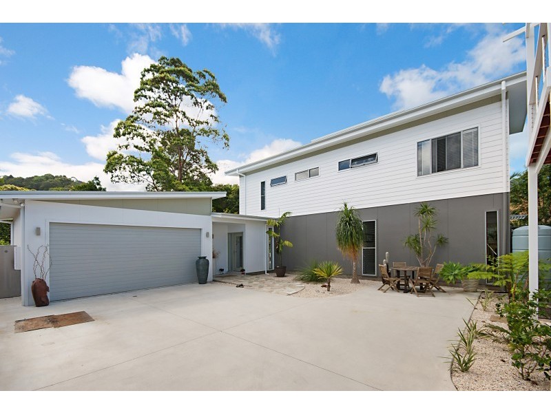 House 2/33 Coogera Circuit, Suffolk Park NSW 2481