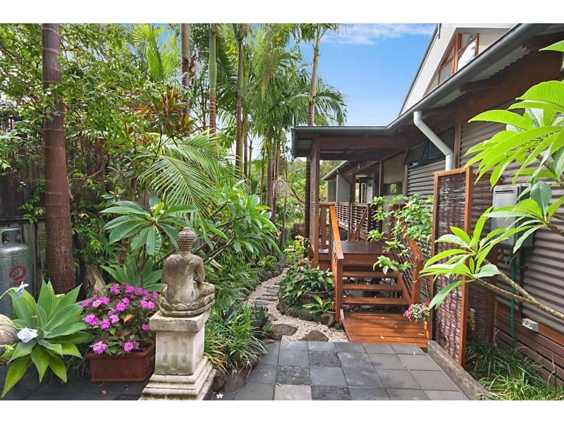 7 Bottlebrush Crescent, Suffolk Park NSW 2481
