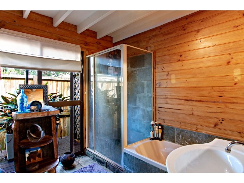 1/4 Kalamajere Drive, Suffolk Park NSW 2481