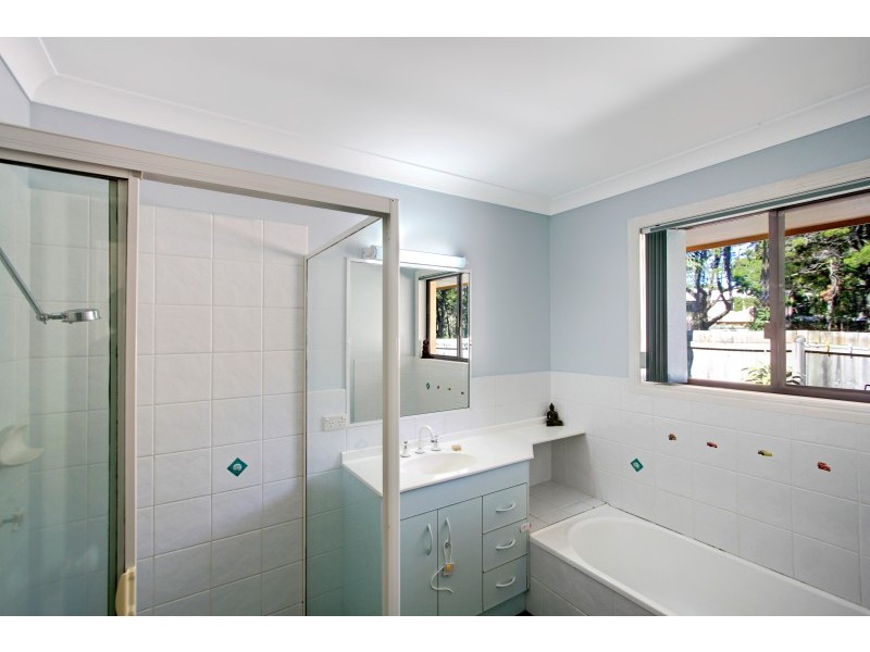 14 Oceanside Place, Suffolk Park NSW 2481