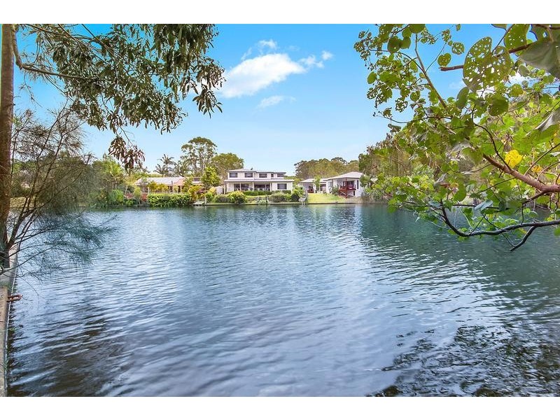 27 Natan Court, Ocean Shores NSW 2483