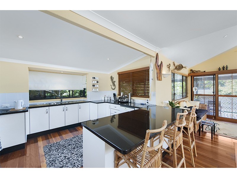 13 Bottlebrush Crescent, Suffolk Park NSW 2481