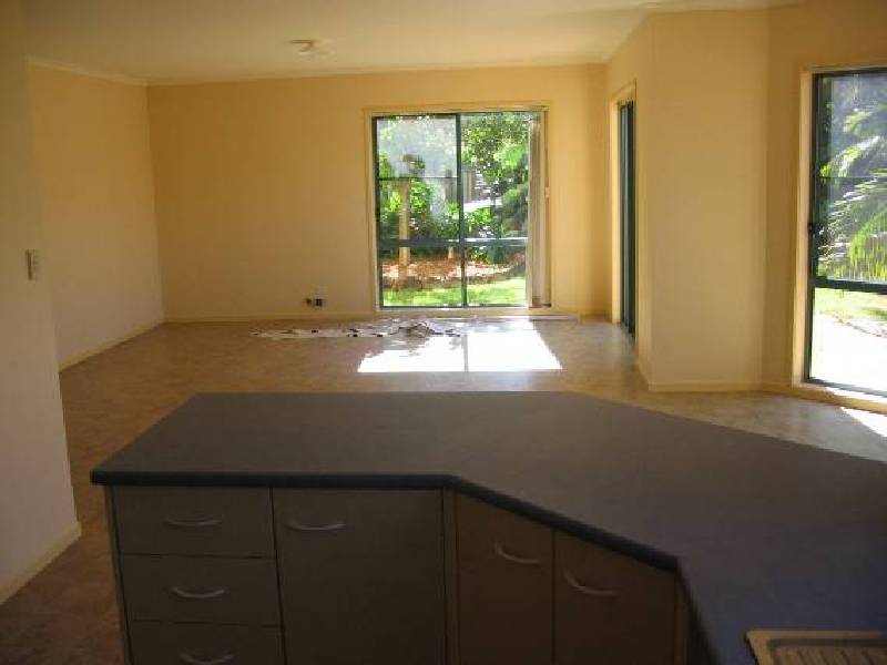 Bottlebrush Crescent, Suffolk Park NSW 2481